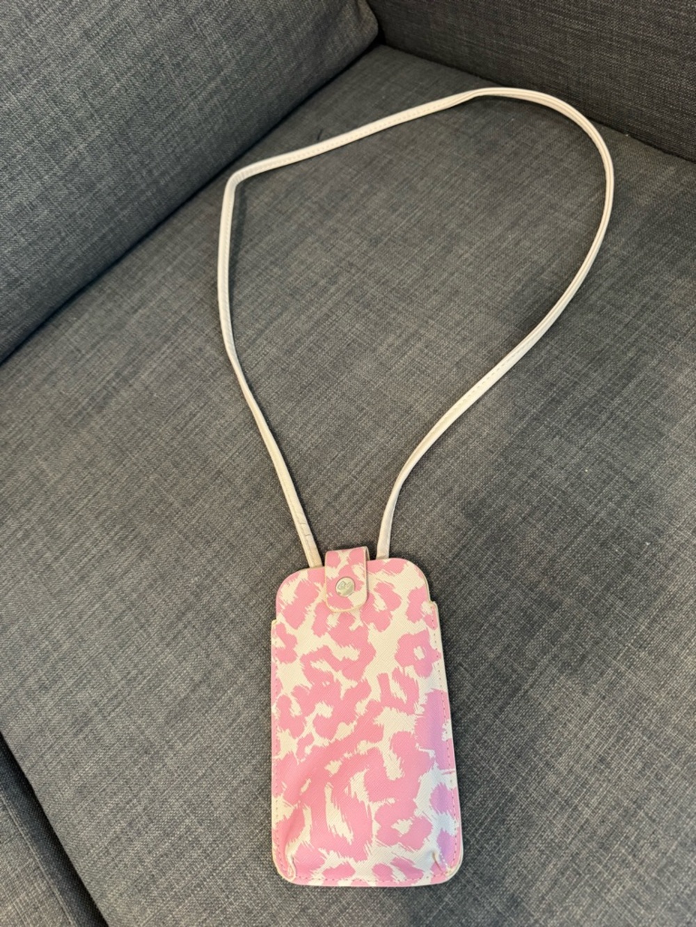 3 for $15 🧿
Crossbody Phone Holder - White Strap